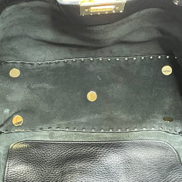 Valentino Garavani Medium Grainy Calfskin Rockstud Bag Black - Picture 9 of 12